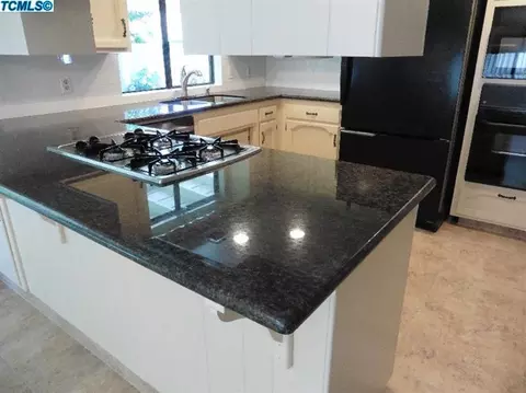 2539 E Howard Ave, Visalia, CA 93277 photo 9