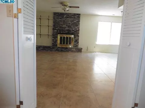 2539 E Howard Ave, Visalia, CA 93277 photo 5