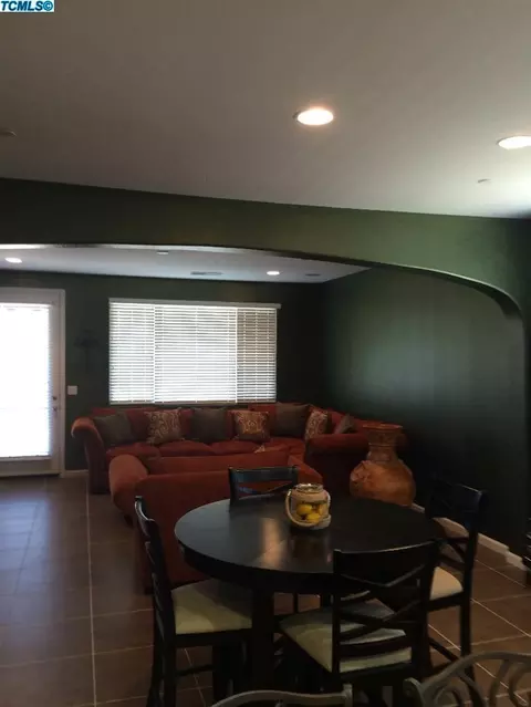 3946 E Country Ave, Visalia, CA 93292 photo 2