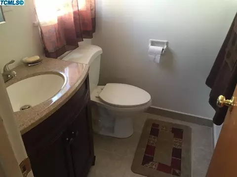 865 E Lyndale Ave, Tulare, CA 93274 photo 7