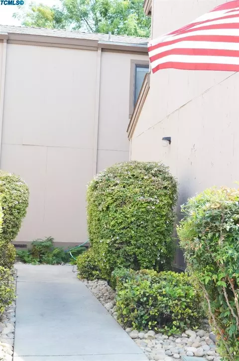 4819 W Westgate Ave, Visalia, CA 93277 photo 2