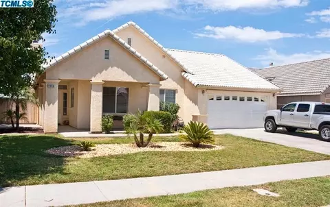 1556 Fireside Way, Lemoore, CA 93245 photo 2