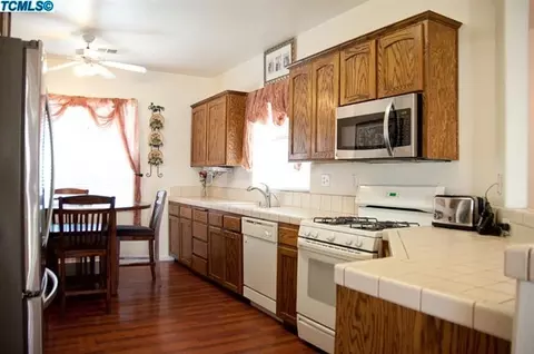 1556 Fireside Way, Lemoore, CA 93245 photo 7