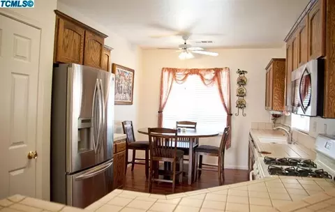1556 Fireside Way, Lemoore, CA 93245 photo 6