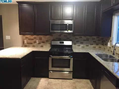 1136 E Malone St, Hanford, CA 93230 photo 4