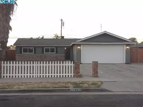 1136 E Malone St, Hanford, CA 93230 photo 1