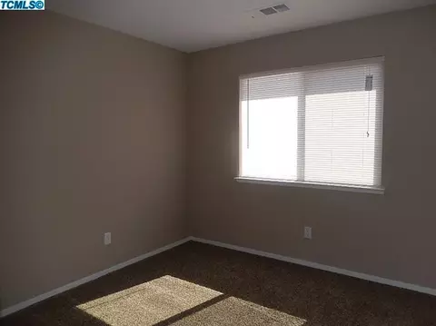 438 N E St, Tulare, CA 93274 photo 6