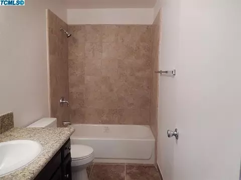 438 N E St, Tulare, CA 93274 photo 5