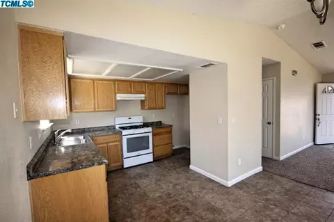 215 E Prospect Ave, Visalia, CA 93291 photo 6
