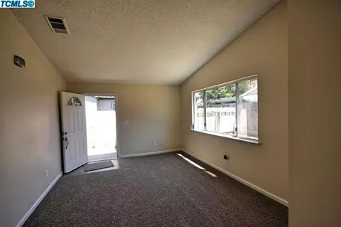 215 E Prospect Ave, Visalia, CA 93291 photo 4