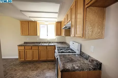 215 E Prospect Ave, Visalia, CA 93291 photo 7
