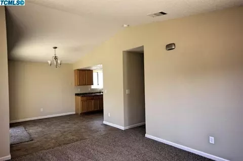 215 E Prospect Ave, Visalia, CA 93291 photo 3