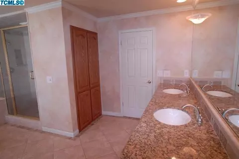 1602 E Avila Dr, Tulare, CA 93274 photo 32