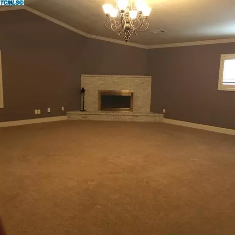 1602 E Avila Dr, Tulare, CA 93274 photo 2