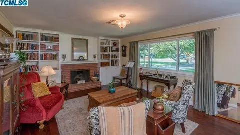 257 Hogan Dr, Lemoore, CA 93245 photo 2
