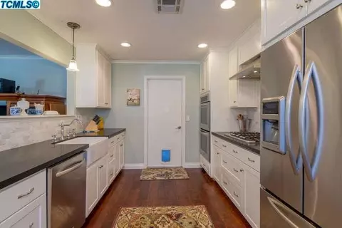257 Hogan Dr, Lemoore, CA 93245 photo 4