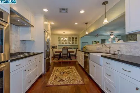 257 Hogan Dr, Lemoore, CA 93245 photo 5