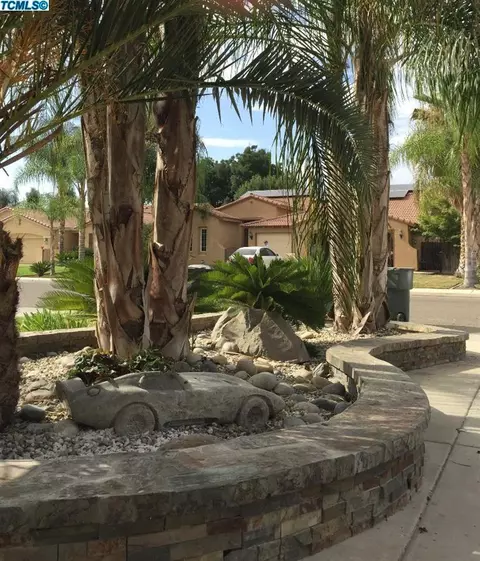 3913 E Cambridge Ave, Visalia, CA 93292 photo 3