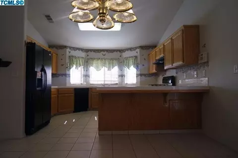 1436 Payne Dr, Hanford, CA 93230 photo 3