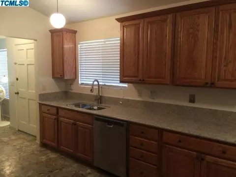 1236 E Saint Johns Pkwy, Visalia, CA 93292 photo 9
