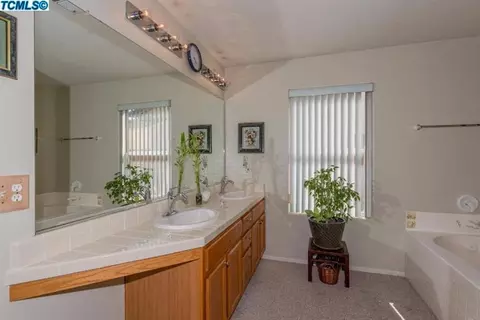 1399 Monarch Dr, Lemoore, CA 93245 photo 21