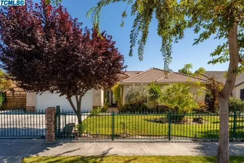 1399 Monarch Dr, Lemoore, CA 93245 photo 1