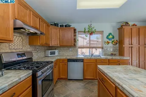 1399 Monarch Dr, Lemoore, CA 93245 photo 9