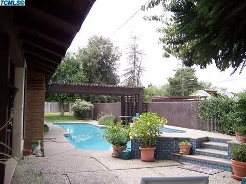 1237 Emerald Ln, Visalia, CA 93277 photo 19
