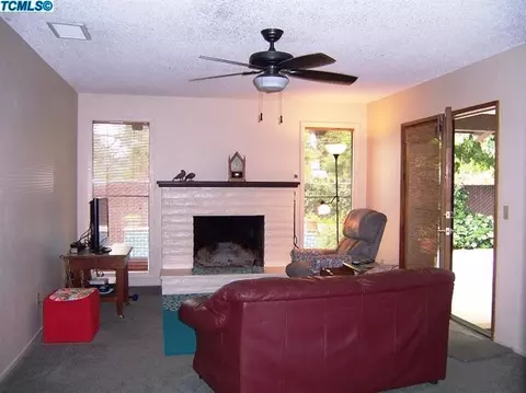 1237 Emerald Ln, Visalia, CA 93277 photo 9