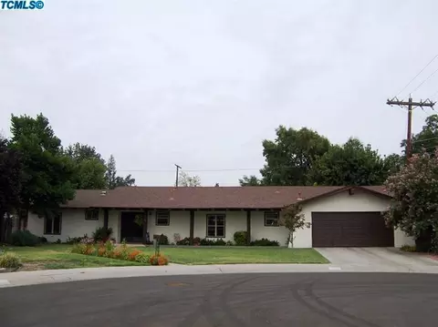 1237 Emerald Ln, Visalia, CA 93277 photo 2