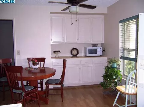 1237 Emerald Ln, Visalia, CA 93277 photo 7