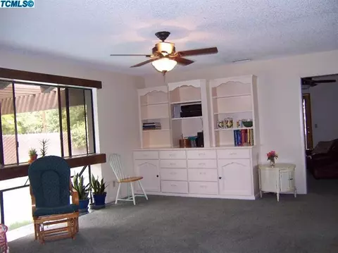 1237 Emerald Ln, Visalia, CA 93277 photo 3