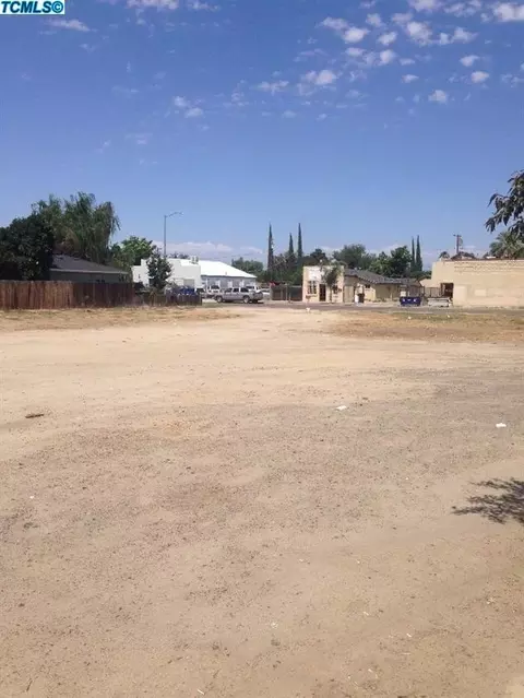 739 K St, Sanger, CA 93657 photo 2