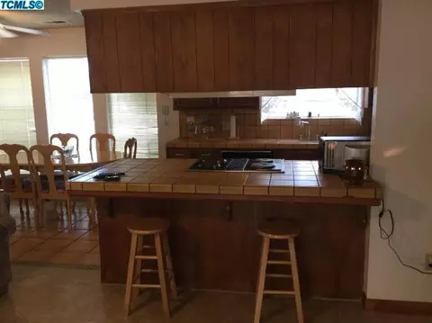 1620 E Walnut Ave, Tulare, CA 93274 photo 3
