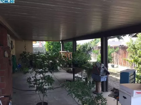 1620 E Walnut Ave, Tulare, CA 93274 photo 5