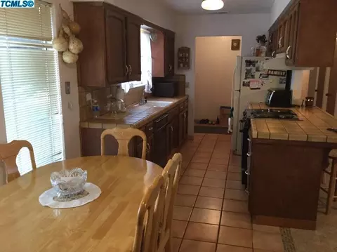 1620 E Walnut Ave, Tulare, CA 93274 photo 8