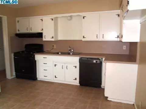 644 E Myrtle Ave, Visalia, CA 93292 photo 6