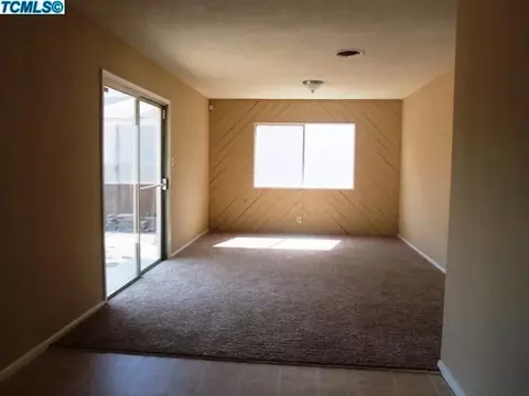644 E Myrtle Ave, Visalia, CA 93292 photo 4