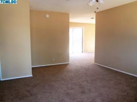 644 E Myrtle Ave, Visalia, CA 93292 photo 3