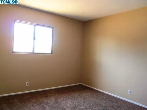 644 E Myrtle Ave, Visalia, CA 93292 photo 8