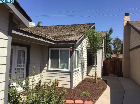 3212 E Velie Dr, Visalia, CA 93292 photo 1