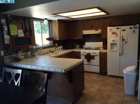 3212 E Velie Dr, Visalia, CA 93292 photo 4