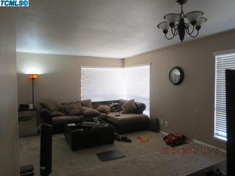 2247 E Paradise Ave, Visalia, CA 93292 photo 2