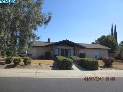2247 E Paradise Ave, Visalia, CA 93292 photo 1