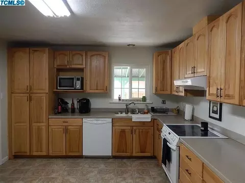 130 Bryant Ct, Exeter, CA 93221 photo 4