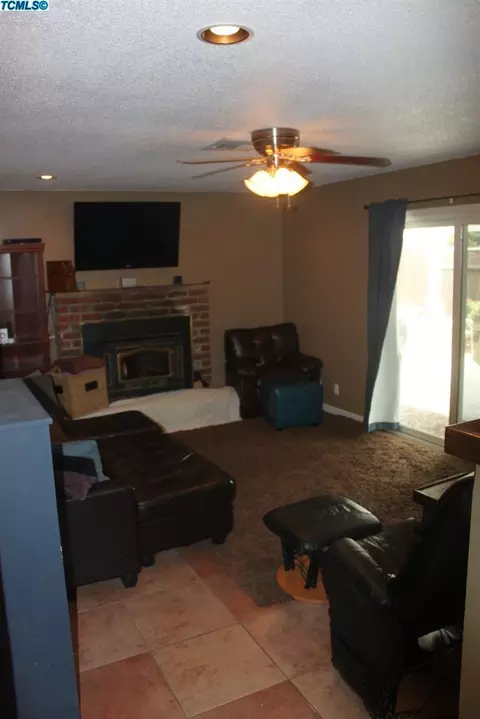381 Juniper Ln, Lemoore, CA 93245 photo 7