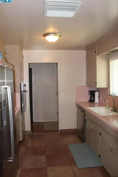 381 Juniper Ln, Lemoore, CA 93245 photo 5