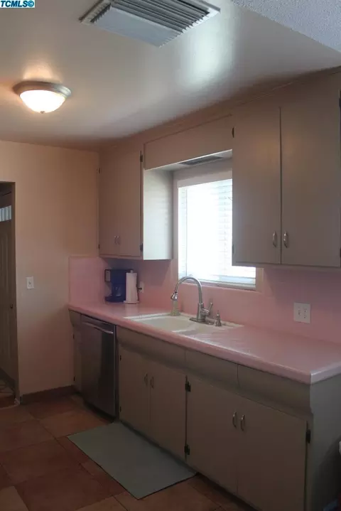 381 Juniper Ln, Lemoore, CA 93245 photo 6