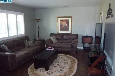 255 E Gannon Dr, Tulare, CA 93274 photo 4