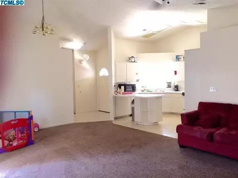 2405 E Parker Ct, Visalia, CA 93292 photo 7